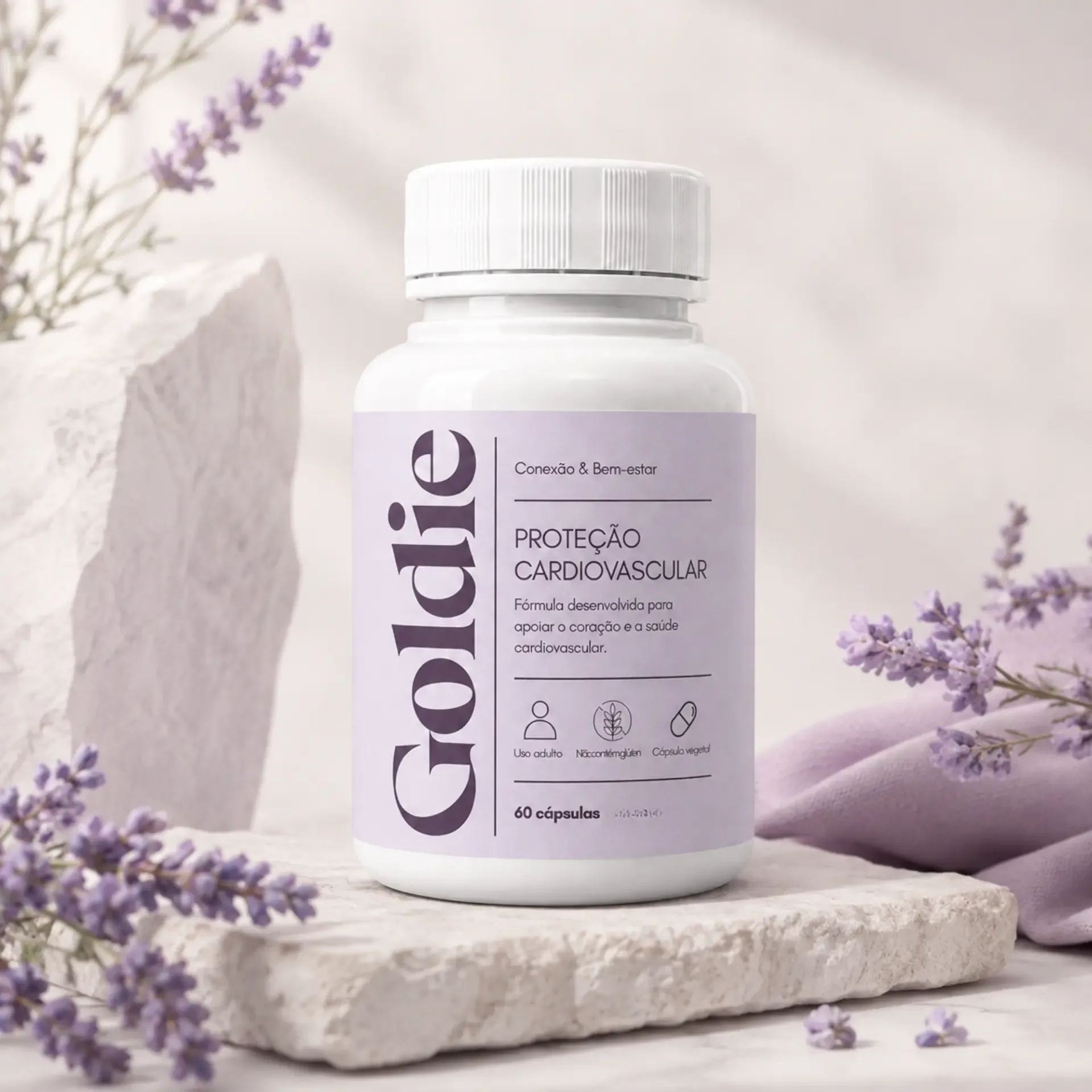 Um frasco Goldie Proteção Cardiovascular sobre pedra clara com lavandas